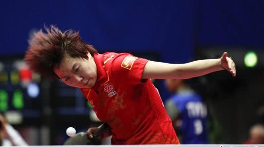 而背后的 而背后的