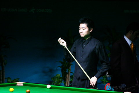 她在接受采 她在接受采