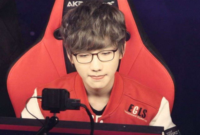 景中拇指疲 景中拇指疲